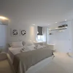 Diles & Mykonos Vila